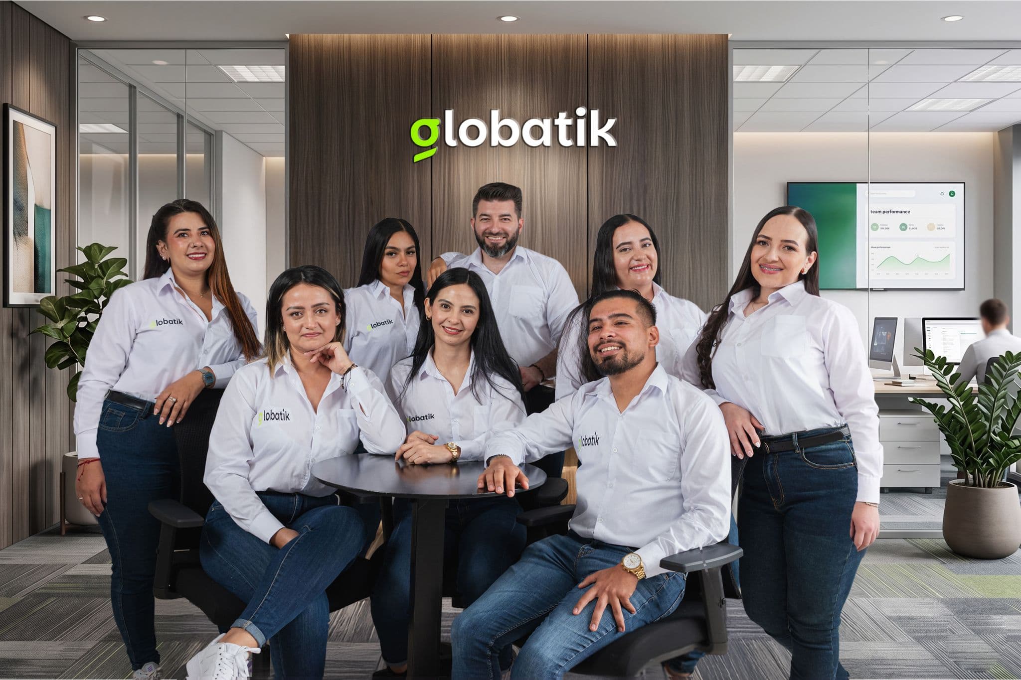 El equipo de globatik en sus oficinas